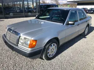 Mercedes-Benz 230 E 5-Gang*AHK*SHD*2.Hand*