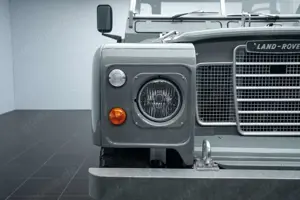 Land Rover Series 109 LWB/MILITÄRAUSFÜHRUNG/RESTAURIERT Bild 4