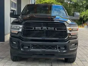 Dodge RAM 2500 Laramie Night Crew Cab 6.7HO 8 Gang