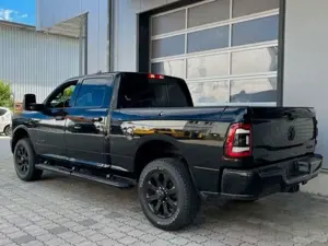 Dodge RAM 3500 Crew Cab Laramie 6.7l HO Luftfederung Bild 4