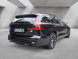Volvo V60 T8 Plus Dark Recharge Plug-In Hybrid AWD Bild 3