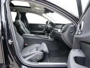 Volvo V60 T8 Plus Dark Recharge Plug-In Hybrid AWD Bild 5