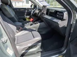 Volkswagen Tiguan 2.0 TDI R-Line 4MOTION PANO MATRIX-LED Bild 2