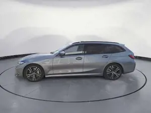 BMW 330 iA Touring M Sport Panorama-Glasdach Rückfahr Bild 3