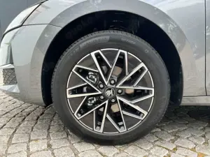 Skoda Octavia Combi TOUR 2.0 TDI DSG *AHK, Travel Assist, ACC* Bild 5