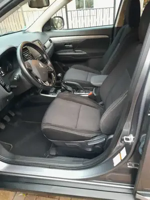 Mitsubishi Outlander Outlander 2.2 DI-D 2WD Plus Bild 5