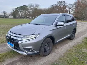 Mitsubishi Outlander Outlander 2.2 DI-D 2WD Plus Bild 2