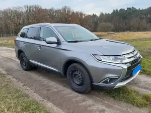 Mitsubishi Outlander Outlander 2.2 DI-D 2WD Plus Bild 3