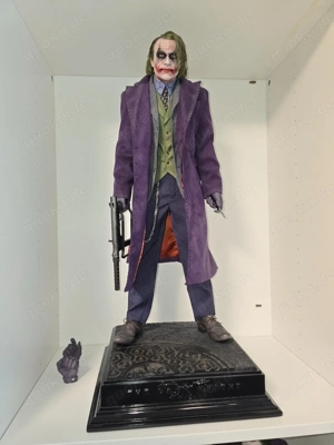 Joker - Der dunkle Ritter JND Studios Hyperreal 13 Scale Statue