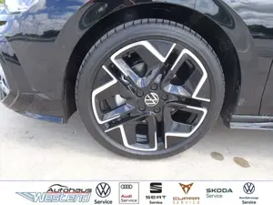 Volkswagen Golf Var. R-Line 1.5l eTSI 110kW DSG LED Navi Klima Bild 5
