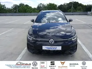 Volkswagen Golf Var. R-Line 1.5l eTSI 110kW DSG LED Navi Klima Bild 1