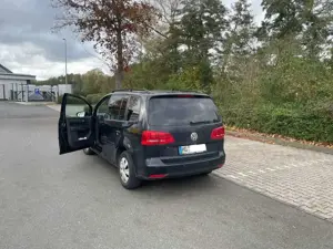 Volkswagen Touran 1.6 TDI DPF DSG Comfortline Bild 4