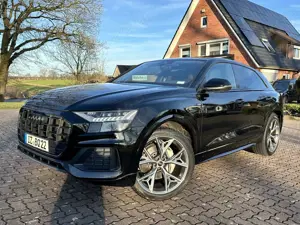 Audi Q8 S-line,AHK,Pano,Alcantara,22 Zoll, gepflegt