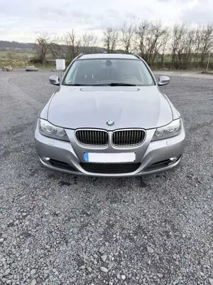 BMW 325 325d Touring BiXenon Panoramadach Leder TÜV Navi
