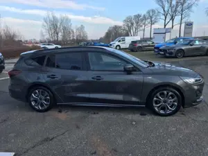 Ford Focus ST-Line X MHEV+LED+PDC+RFK+TEMP+KeyFree+LMF Bild 2