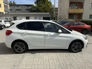 BMW 225 225xe iPerf Autom HUD ACC LED SHZ PDC Navi Klima Bild 3