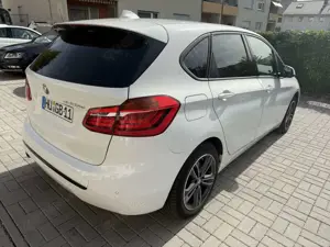 BMW 225 225xe iPerf Autom HUD ACC LED SHZ PDC Navi Klima Bild 2