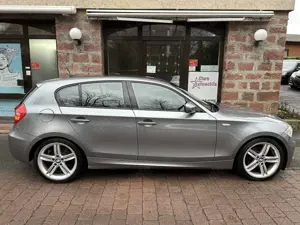 BMW 118 i*M-Paket*Leder*Temp*PDC*Xenon*MFL*18 Zoll*Klima* Bild 2