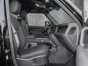 Land Rover Defender 110 D250 X-Dynamic SE Bild 3