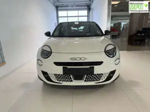Fiat 600 La Prima Hybrid 1.2 T3 81 kW (110 PS) DCT Klima... Bild 2