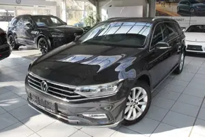 Volkswagen Passat Variant ELEGAN/DSG/AHK/ACC/KAME/ALU17"/NA