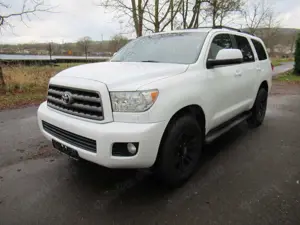 Toyota Sequoia SR5 4WD 5.7l V8 2.Hand/Allrad/7-Sitzer..