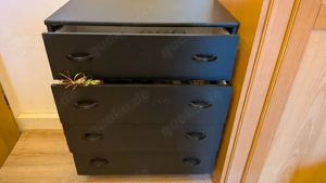 Schwarze Kommode mit Schubladen 
