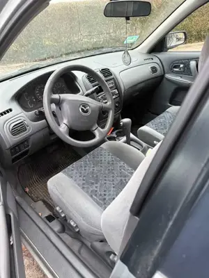 Mazda 323 Bild 4