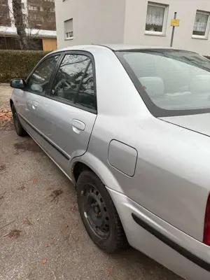 Mazda 323 Bild 2