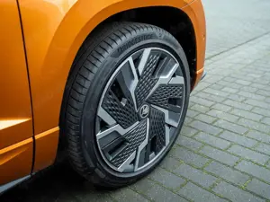 Skoda Karoq 2.0 TDI Sportline 4x4 DSG AHK ACC PANO Bild 5