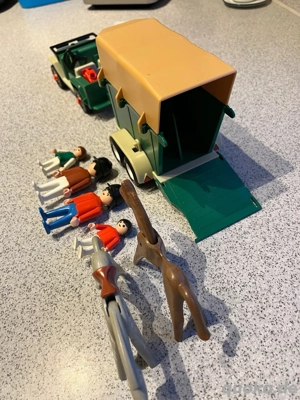 Playmobil Jeep mit Pferdeanhänger