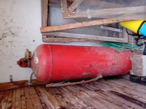 rote, grosse Gasflasche