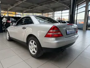 Mercedes-Benz SLK 200 Tuner CD Spieler, Automatik Bild 2
