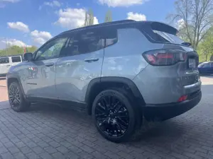 Jeep Compass Upland e- Hybrid FWD 1,5 T4 48V Bild 3