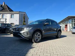 Volkswagen T-Roc 1.5 TSI DSG Life LED ParkAssist Sitzh. DAB