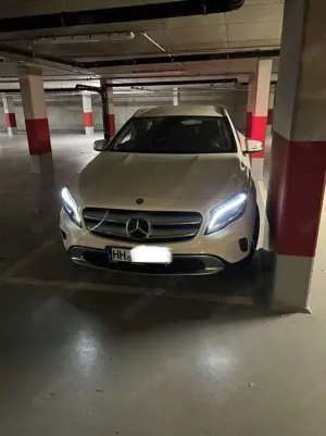 Mercedes-Benz GLA 180 7G-DCT
