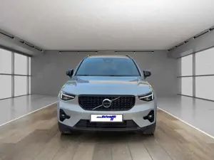 Volvo XC40 Plus Dark 2WD Bild 2
