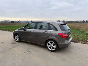 Mercedes-Benz B 180 B 180 (BlueEFFICIENCY)