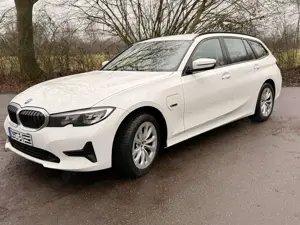 BMW 320 320 e xDrive PHEV, LED, AHK, Leder, Allrad