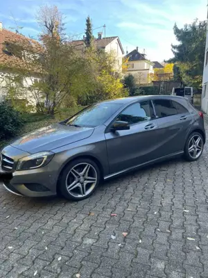 Mercedes-Benz A 200 CDI (BlueEFFICIENCY) 7G-DCT Urban Bild 1