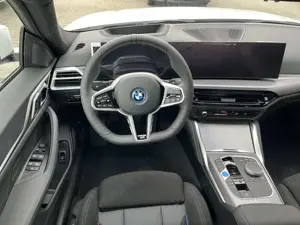 BMW i4 eDrive40 M Sport || 360° Head-Up ACC Bild 5