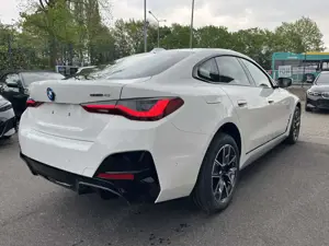 BMW i4 eDrive40 M Sport || 360° Head-Up ACC Bild 2