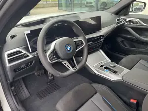 BMW i4 eDrive40 M Sport || 360° Head-Up ACC Bild 4