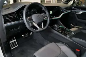 Volkswagen Touareg 3.0TDI R-Line Allradlenkung Dynaudio HUD 360° P... Bild 3