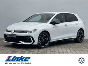 Volkswagen Golf VIII R-Line 1.5 eTSI DSG Black Style Kamera/ACC/Ap