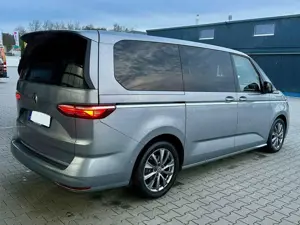 Volkswagen T7 Multivan Multivan 2,0 TSI OPF LÜ Style Bild 3