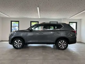 SsangYong Rexton 2.2 D Lux 4WD LED Navi Abstandstempomat Navi 3,5T Bild 2