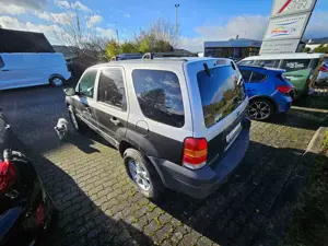 Ford Maverick Maverick V6 Limited Bild 2