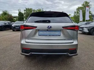 Lexus NX 300h E-FOUR Executive Line Panodach Navi LED Dyn. Kurve Bild 4
