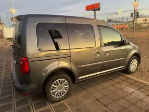 Volkswagen Caddy PKW Trendline BMT SHZ KLIMA PDC 5.Sitzer Bild 5
